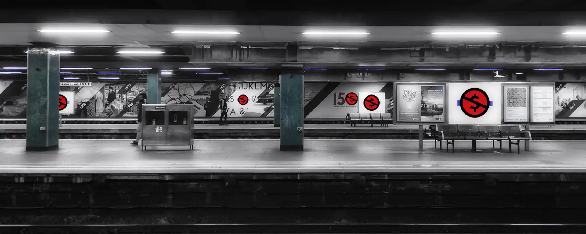 View of platforms at Moorgate underground station